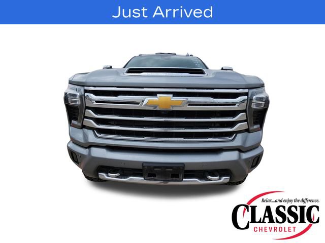 Used 2024 Chevrolet Silverado 2500 High Country w/ Technology Package AWD/4WD image 3