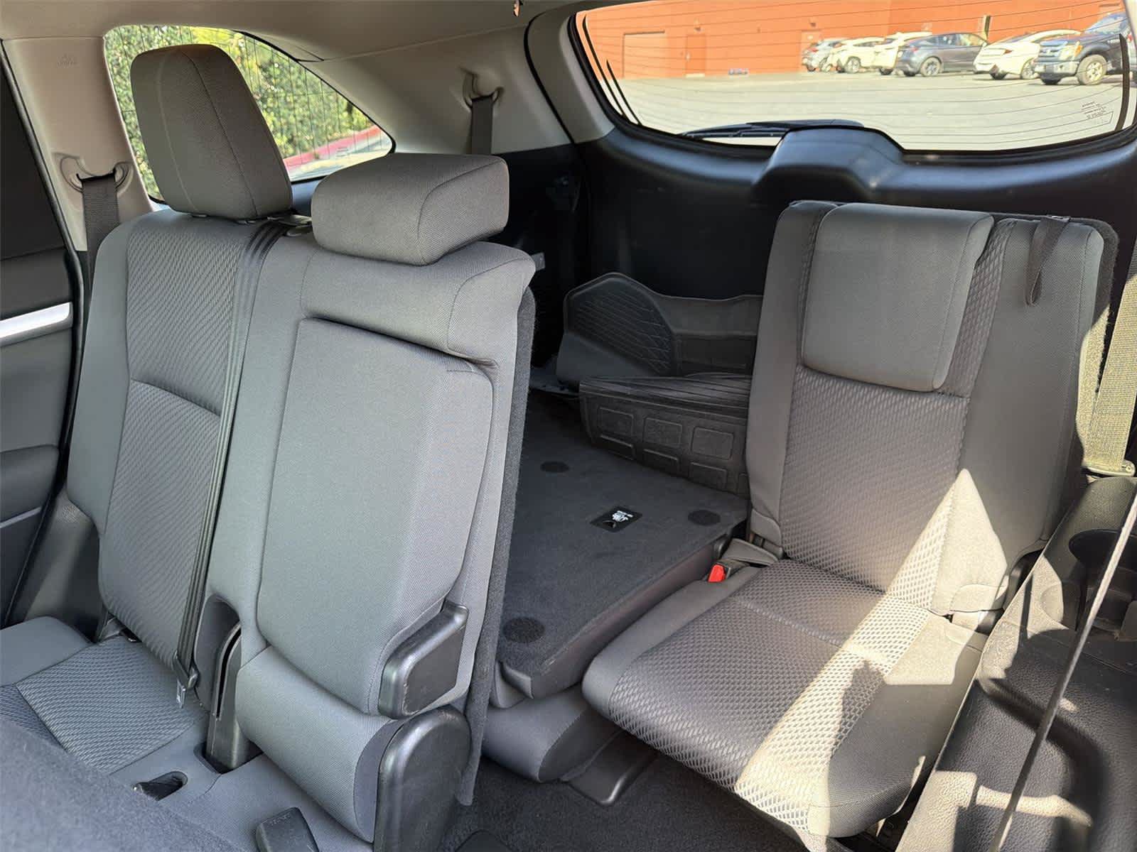 Used 2019 Toyota Highlander LE FWD image 40