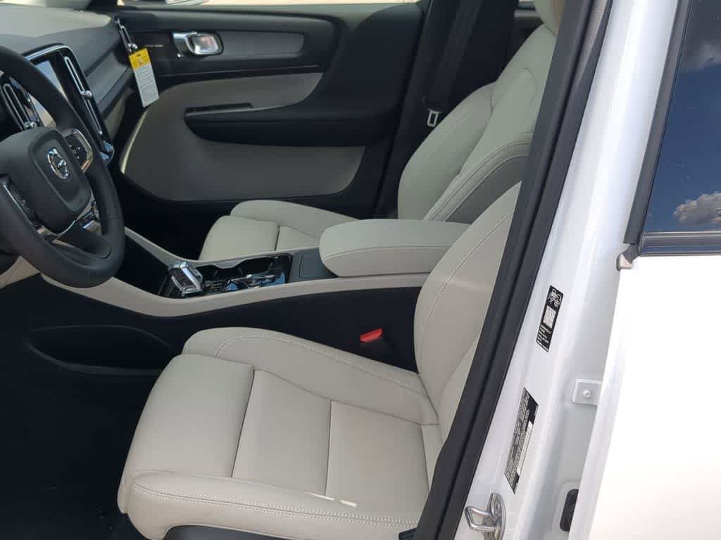New 2026 Volvo XC40 B5 Plus w/ Climate Package AWD/4WD image 15