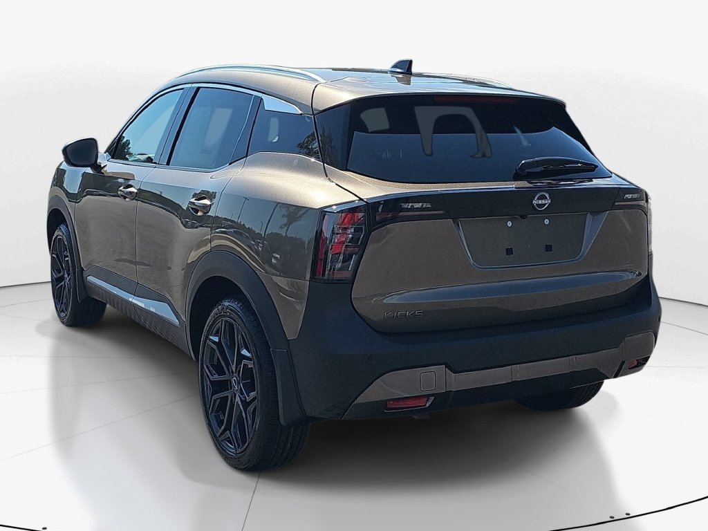 New 2027 Nissan Kicks SR w/ SR Premium Package FWD image 7