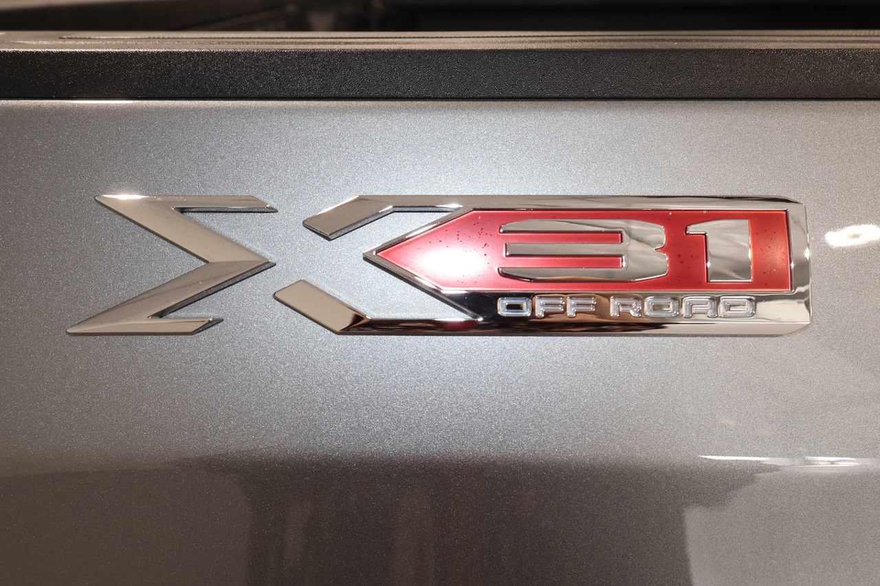 Used 2025 GMC Sierra 1500 SLT w/ SLT Premium Plus Package AWD/4WD image 37