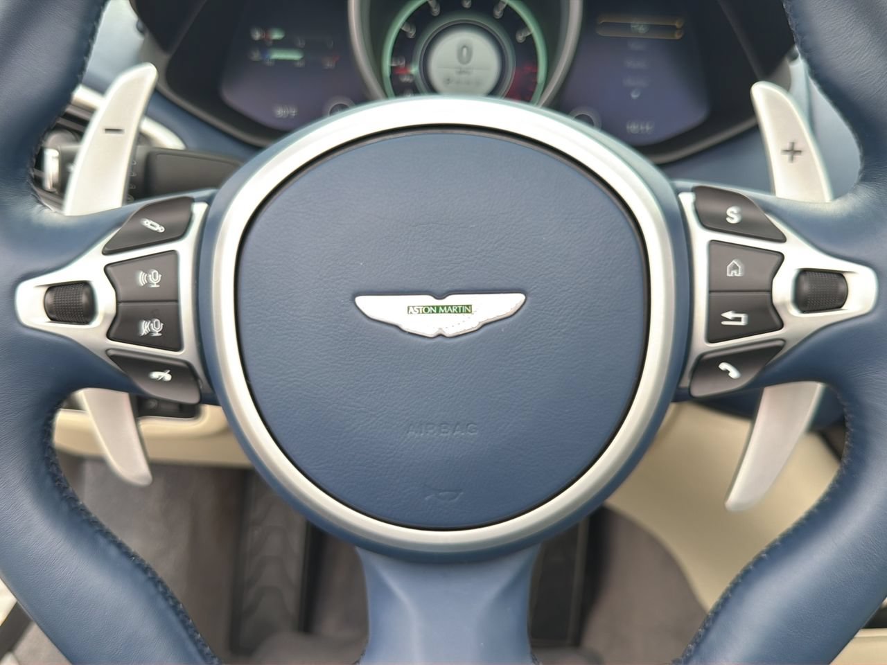 Used 2023 Aston Martin V8 Vantage Roadster RWD image 20