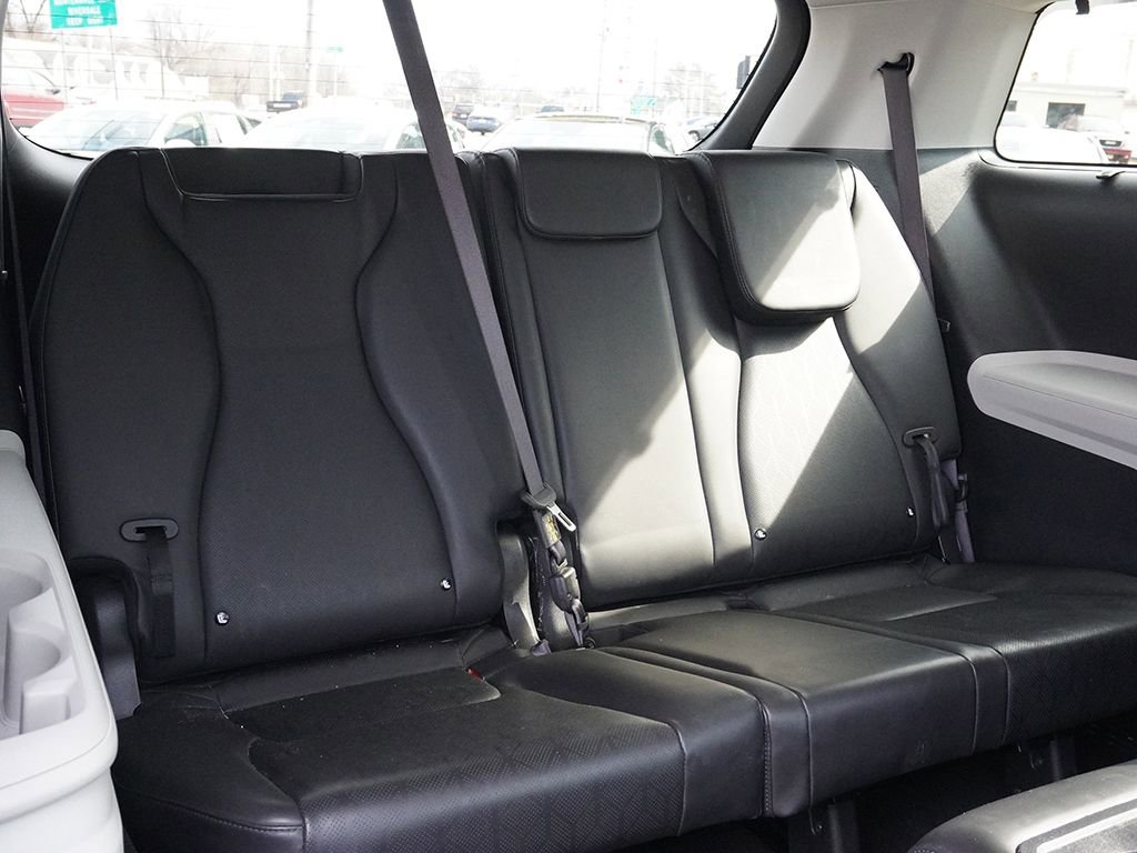 Used 2024 Kia Carnival EX image 33