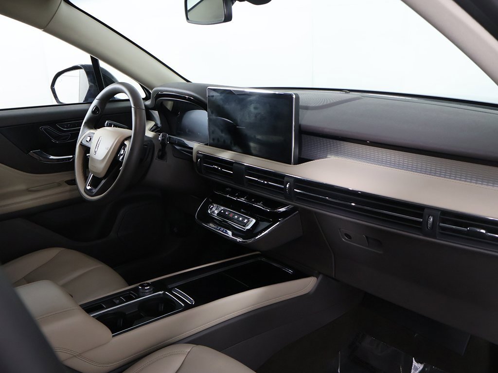 Used 2023 Lincoln Corsair AWD w/ Towing Package image 26