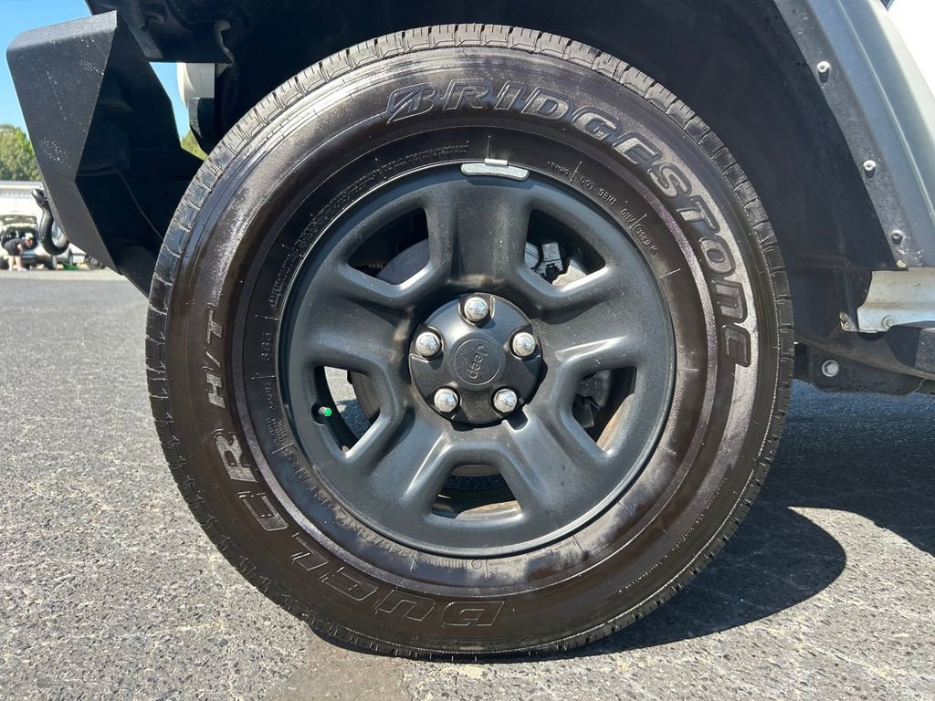 Used 2024 Jeep Gladiator Sport AWD/4WD image 9