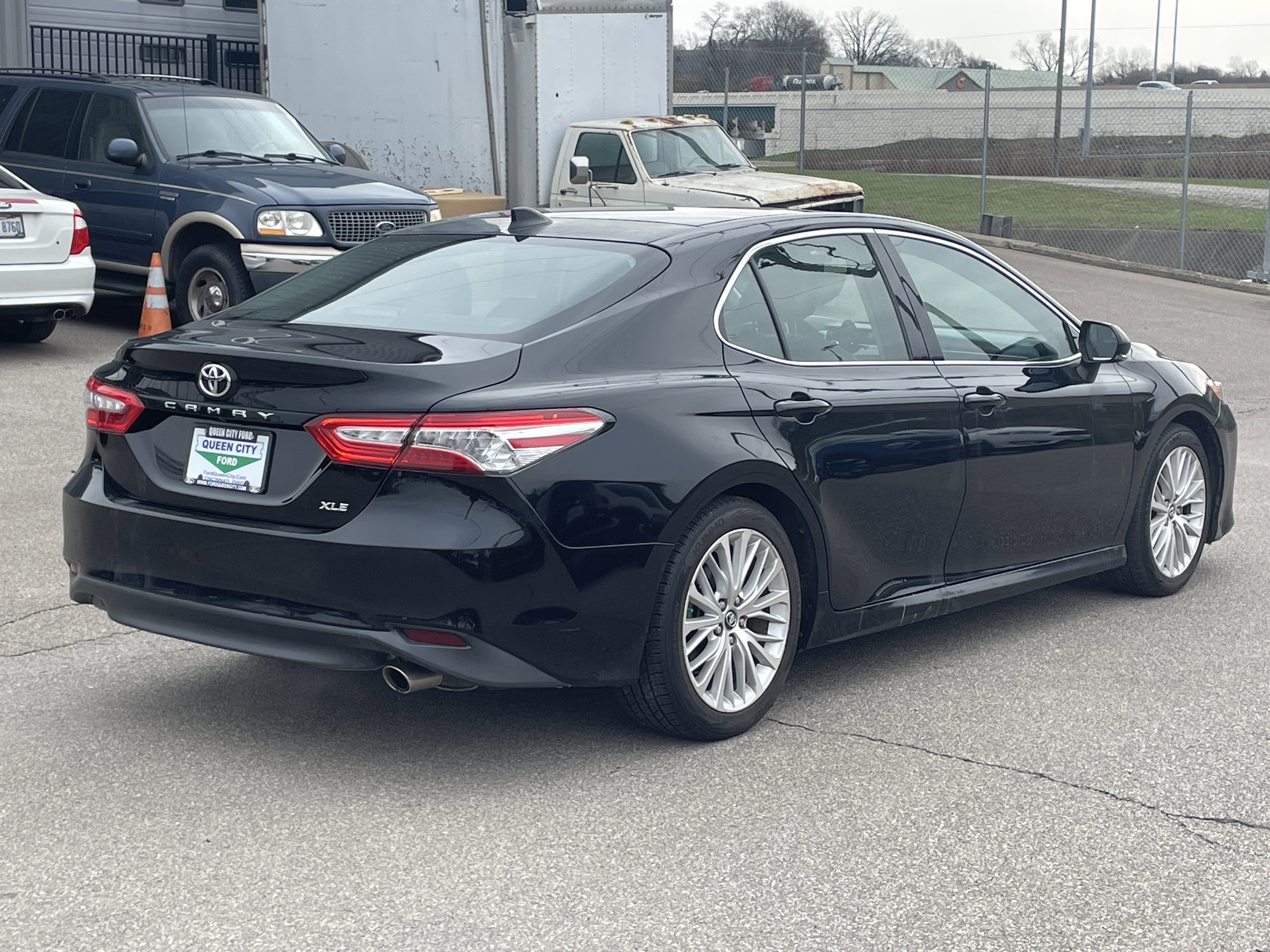Used 2019 Toyota Camry XLE image 5