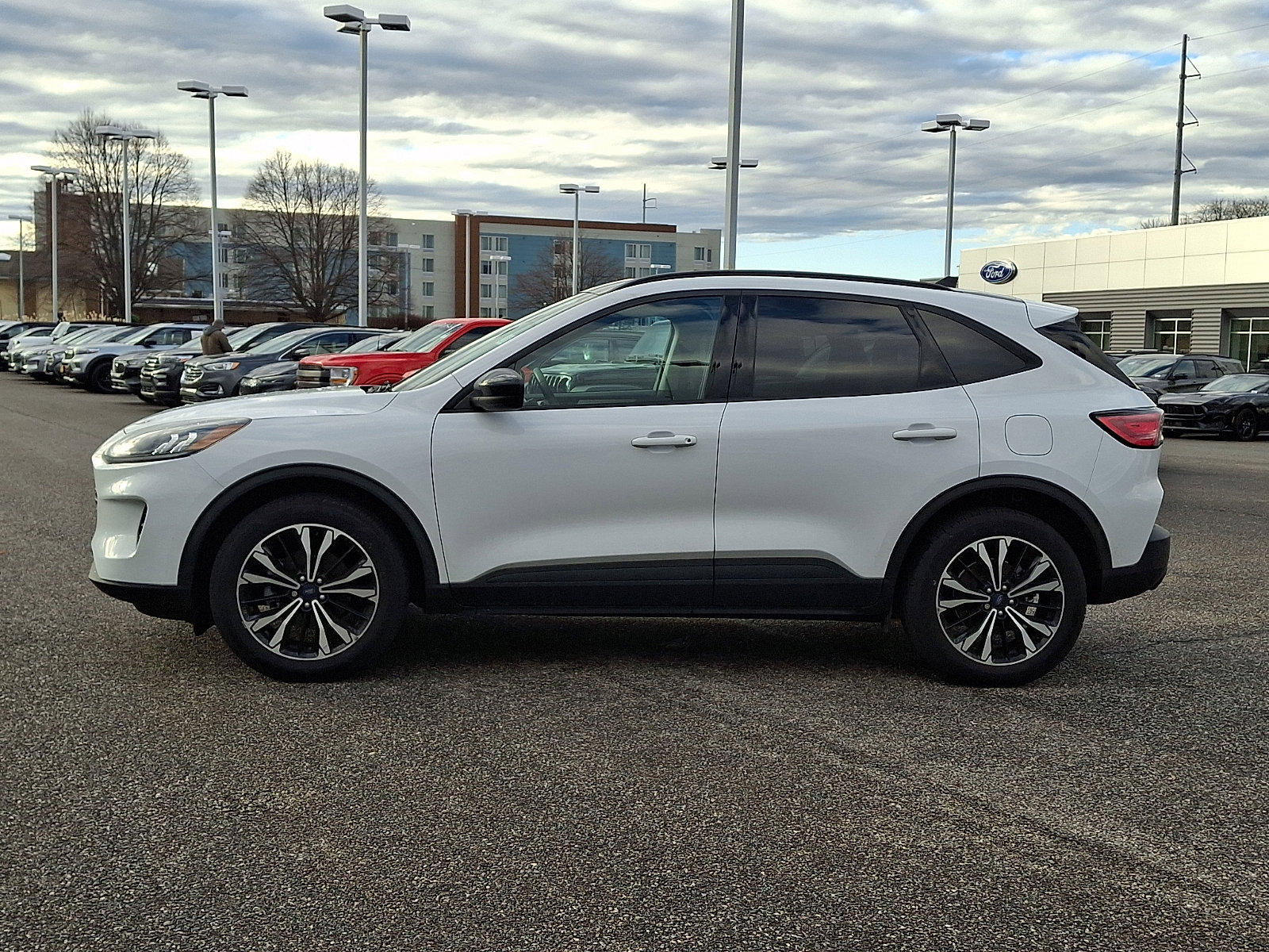 Certified 2022 Ford Escape SE w/ SE Sport Appearance Package image 6