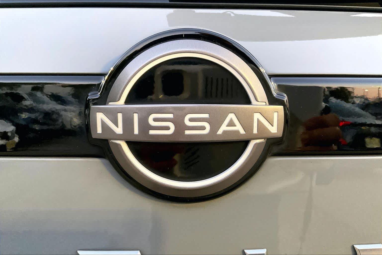 Used 2022 Nissan Pathfinder Platinum w/ Cargo Package AWD/4WD image 31