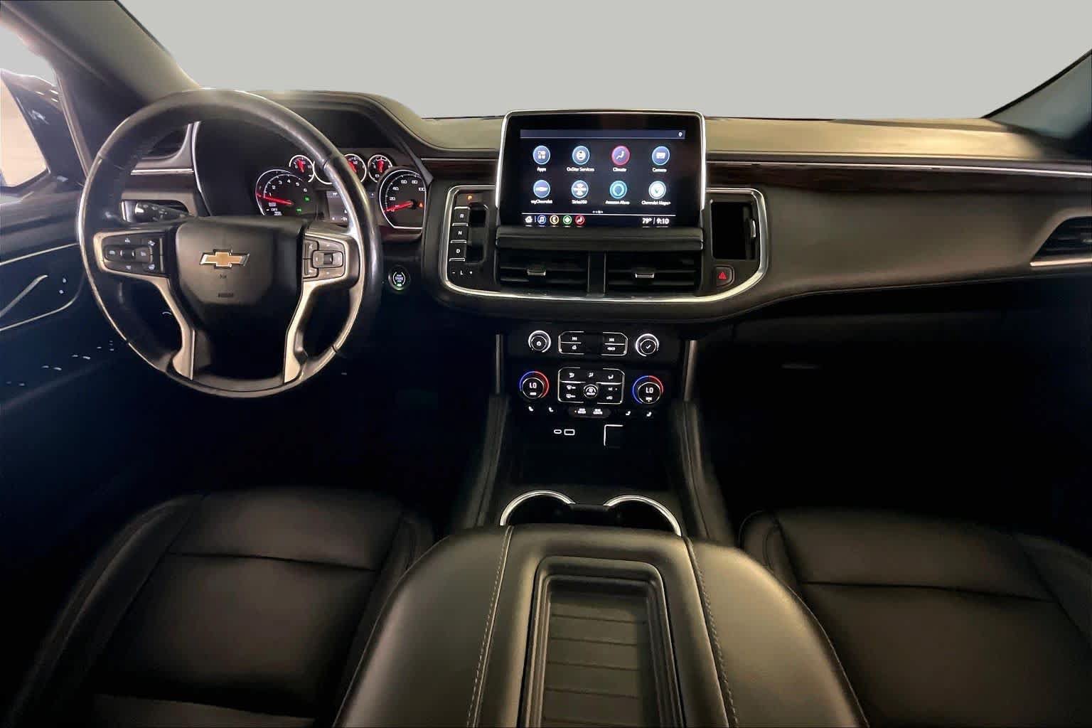 Used 2021 Chevrolet Suburban LT w/ Luxury Package RWD image 13