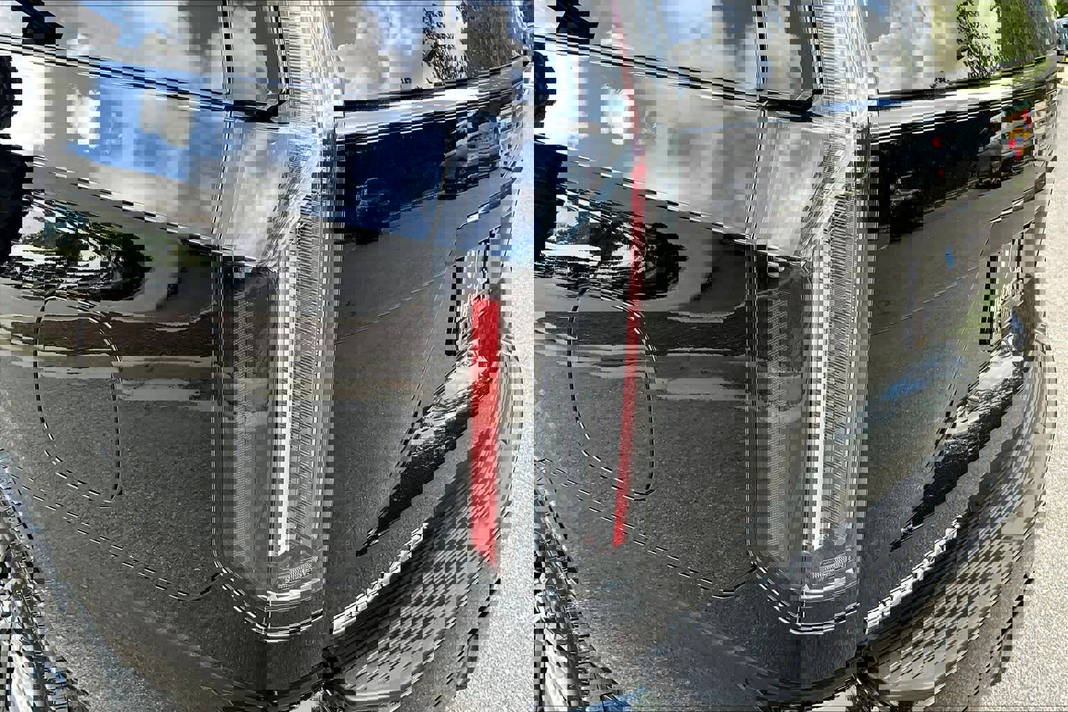 Used 2025 Cadillac Escalade ESV Sport Platinum image 30