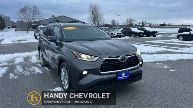 Used 2023 Toyota Highlander Limited image 1