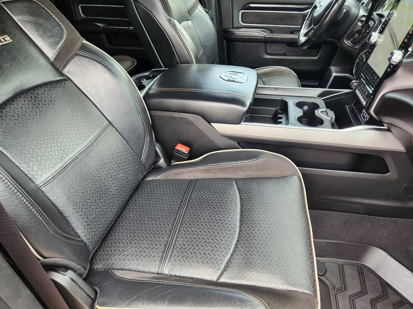 Used 2022 RAM 3500 Laramie w/ Night Edition AWD/4WD image 15