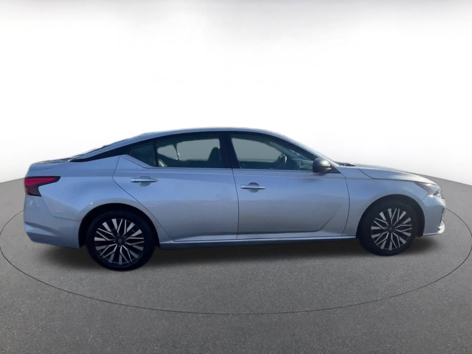 Used 2024 Nissan Altima 2.5 SV image 16