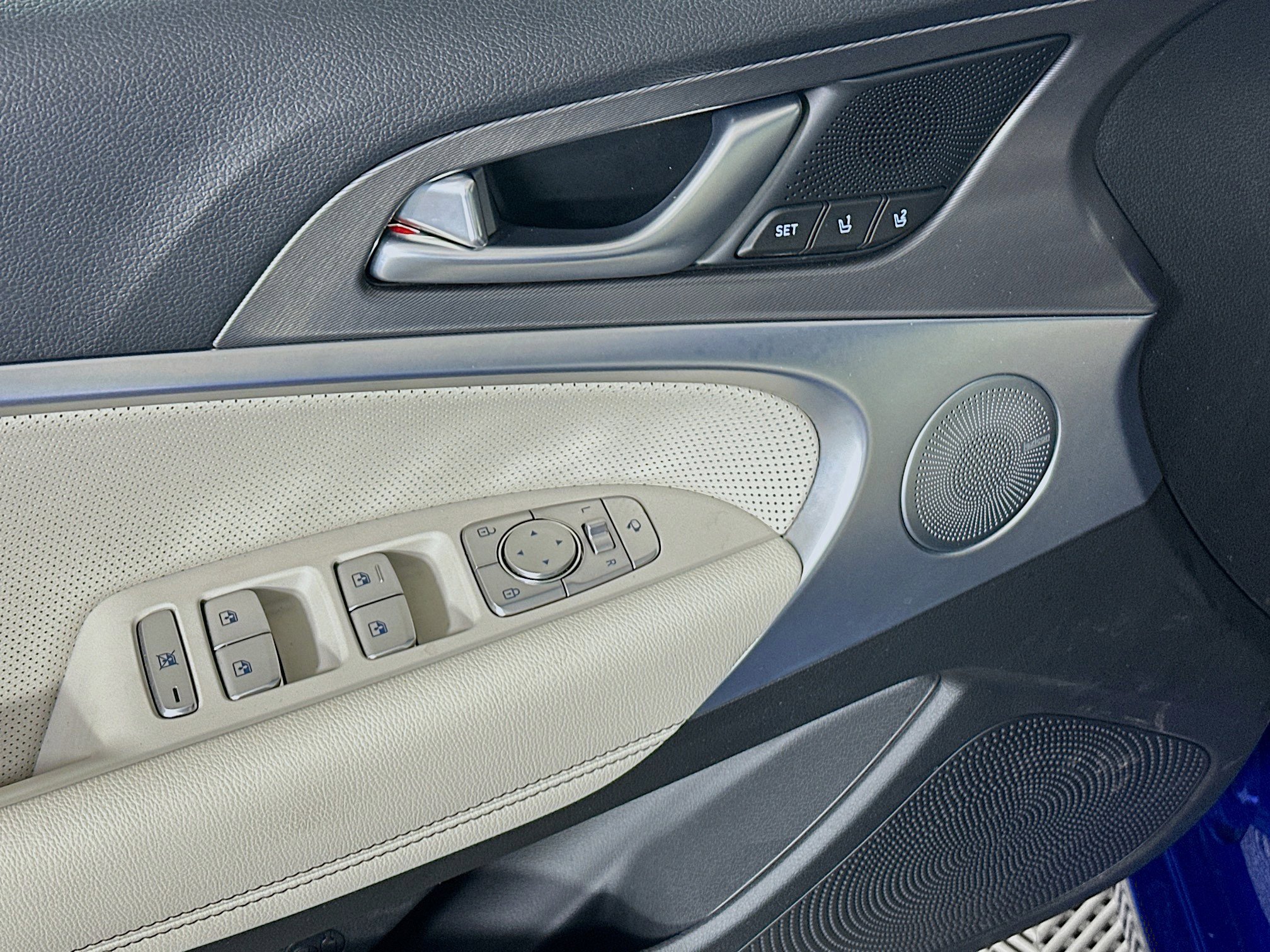 Used 2025 Genesis G70 2.5T w/ Sport Prestige Package image 14