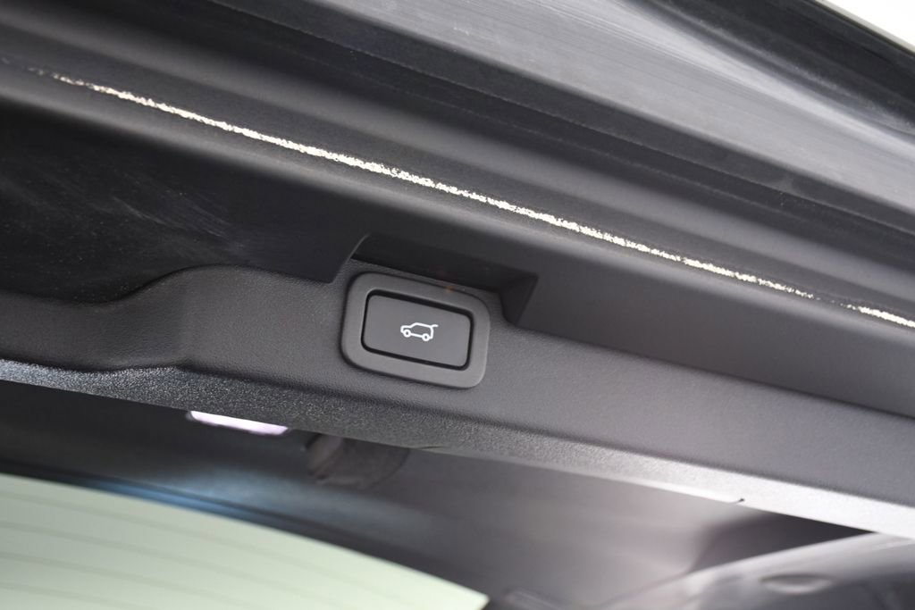 Used 2019 Land Rover Discovery HSE AWD/4WD image 25