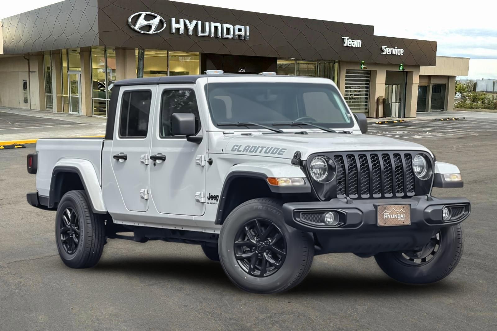 Used 2022 Jeep Gladiator Sport AWD/4WD image 2