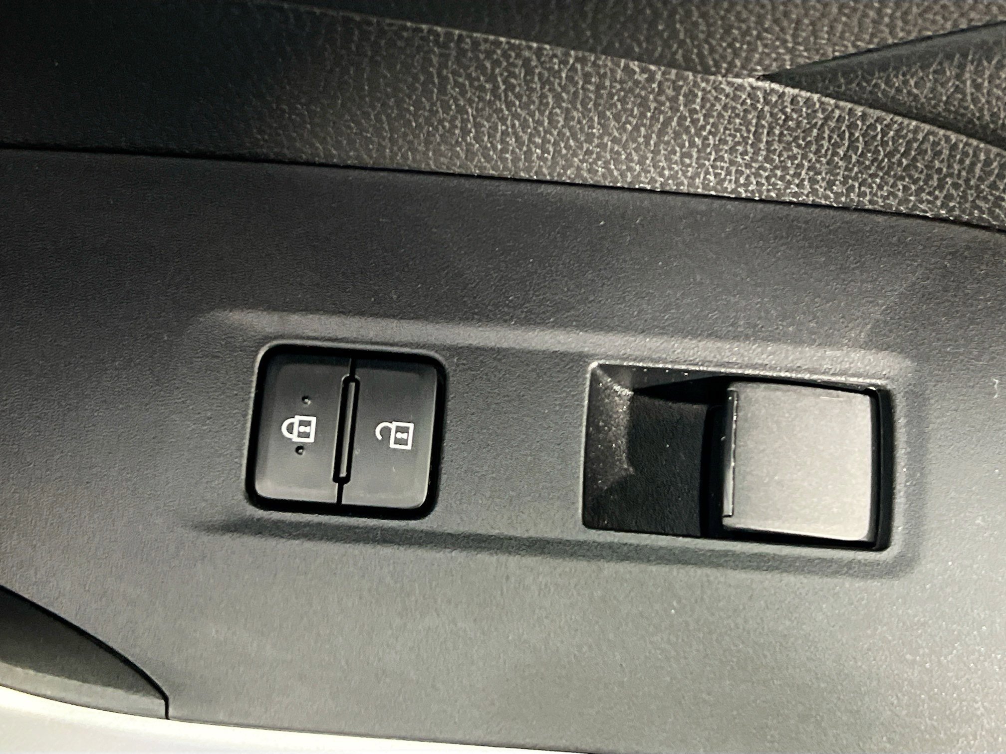 Used 2020 Toyota RAV4 XLE w/ Convenience Package AWD/4WD image 32