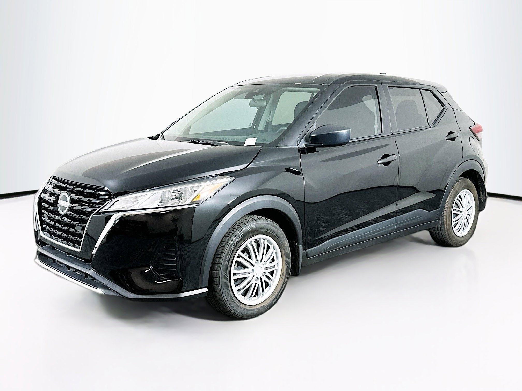 Used 2024 Nissan Kicks S FWD image 3