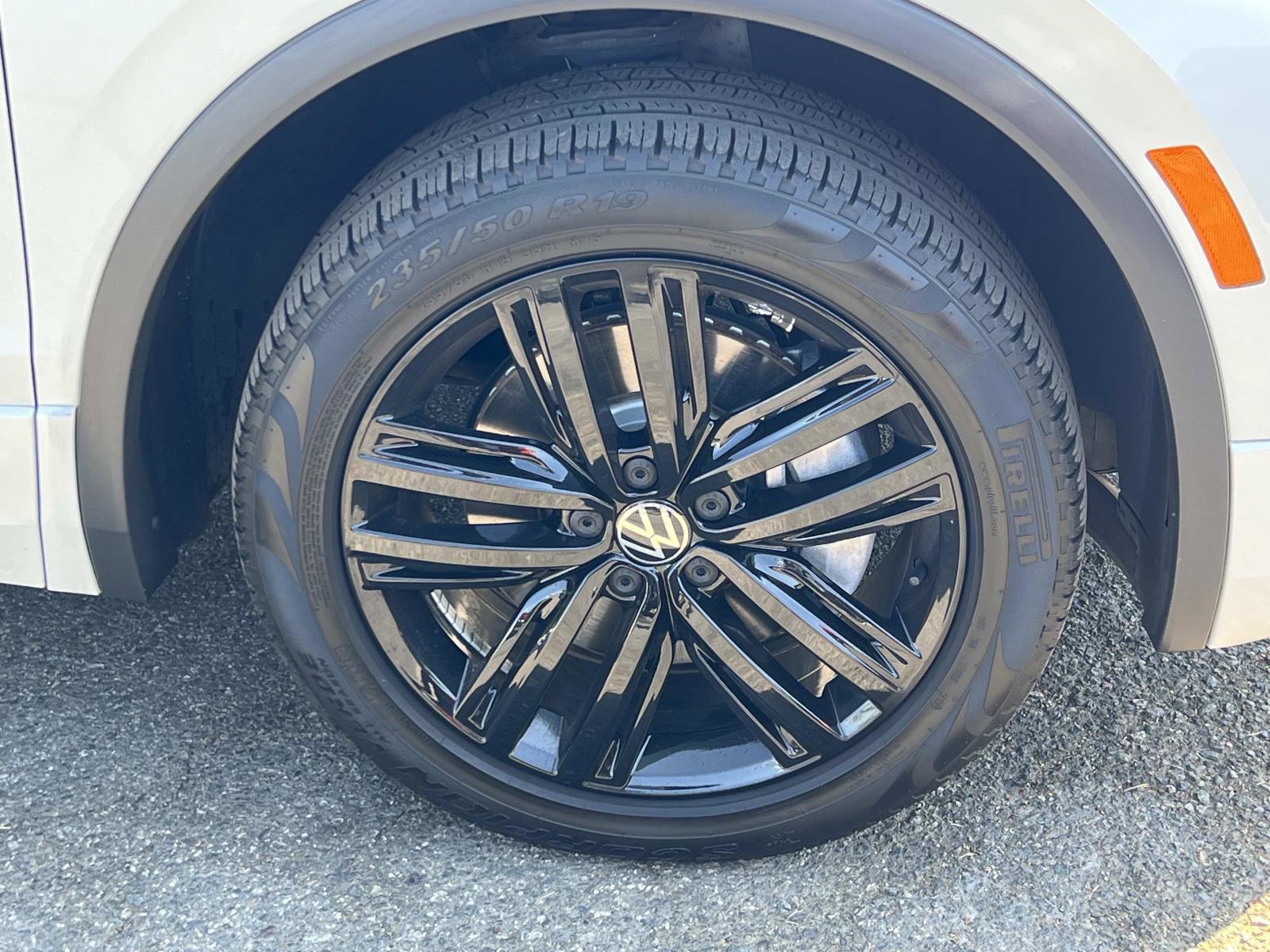 Certified 2022 Volkswagen Tiguan SE R-Line image 30