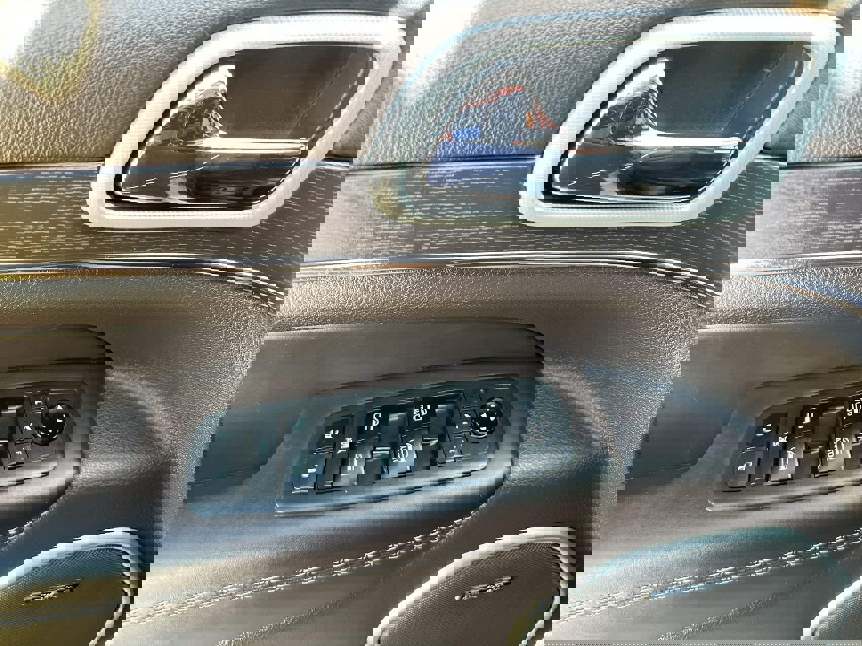 Used 2018 Jeep Grand Cherokee Summit image 13