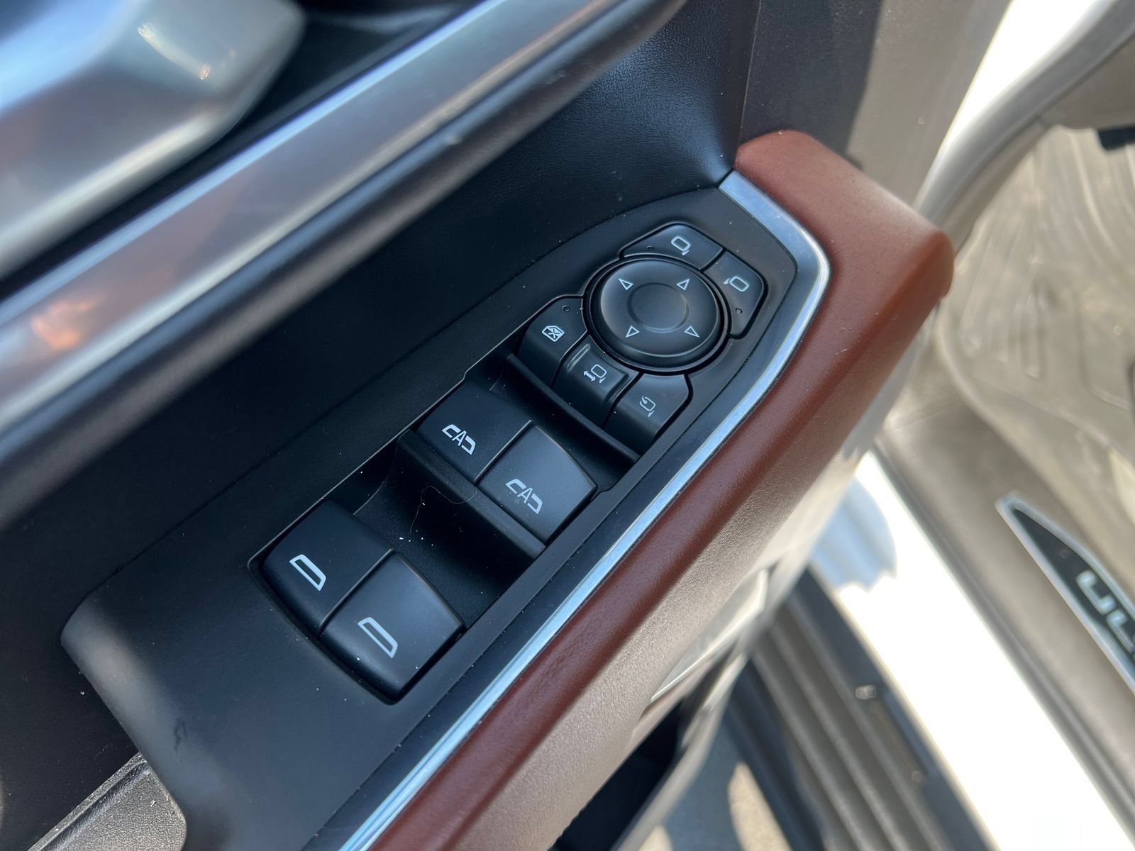Used 2024 GMC Sierra 3500 Denali Ultimate AWD/4WD image 11