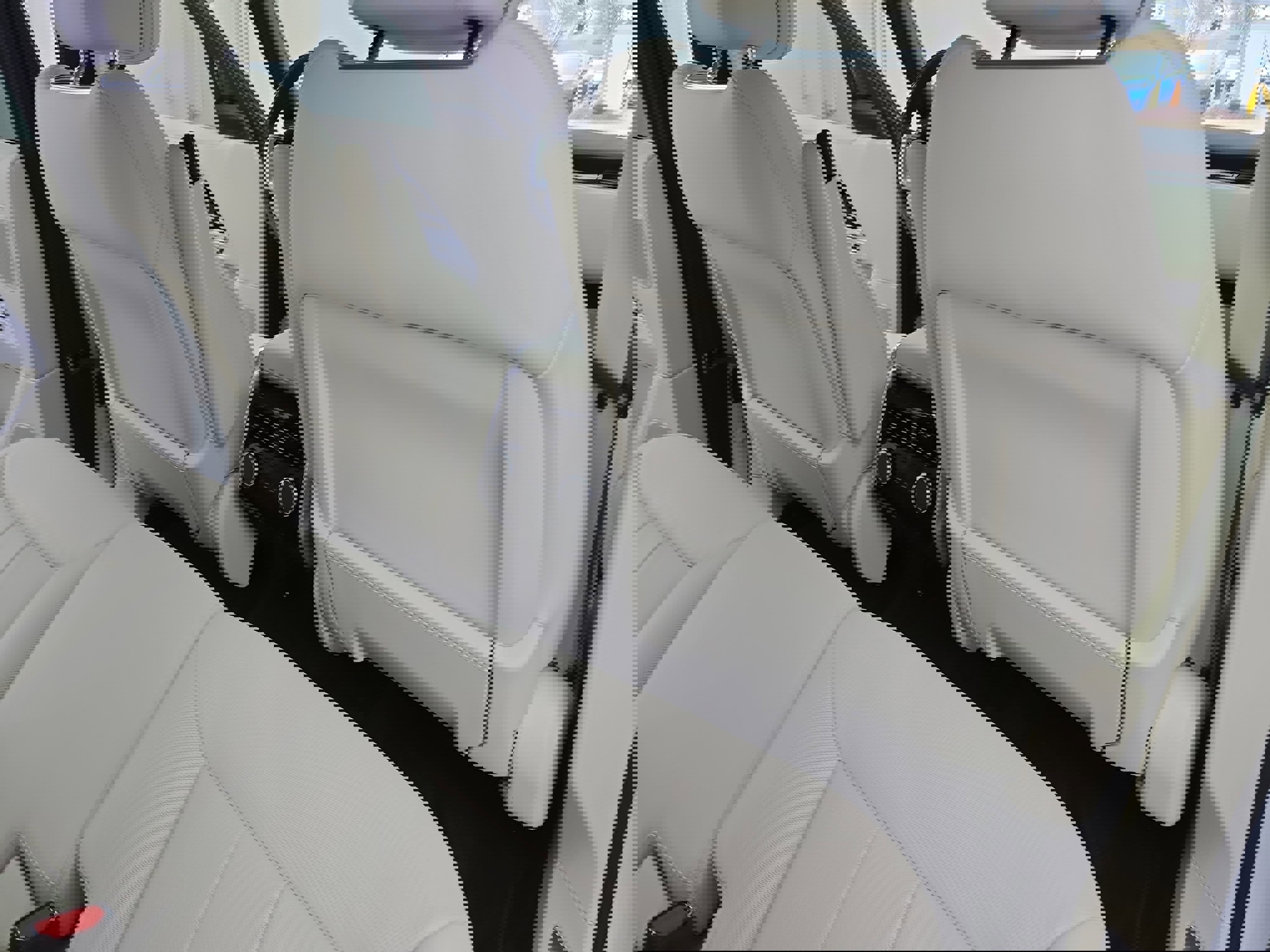 Used 2025 Land Rover Range Rover SE image 11