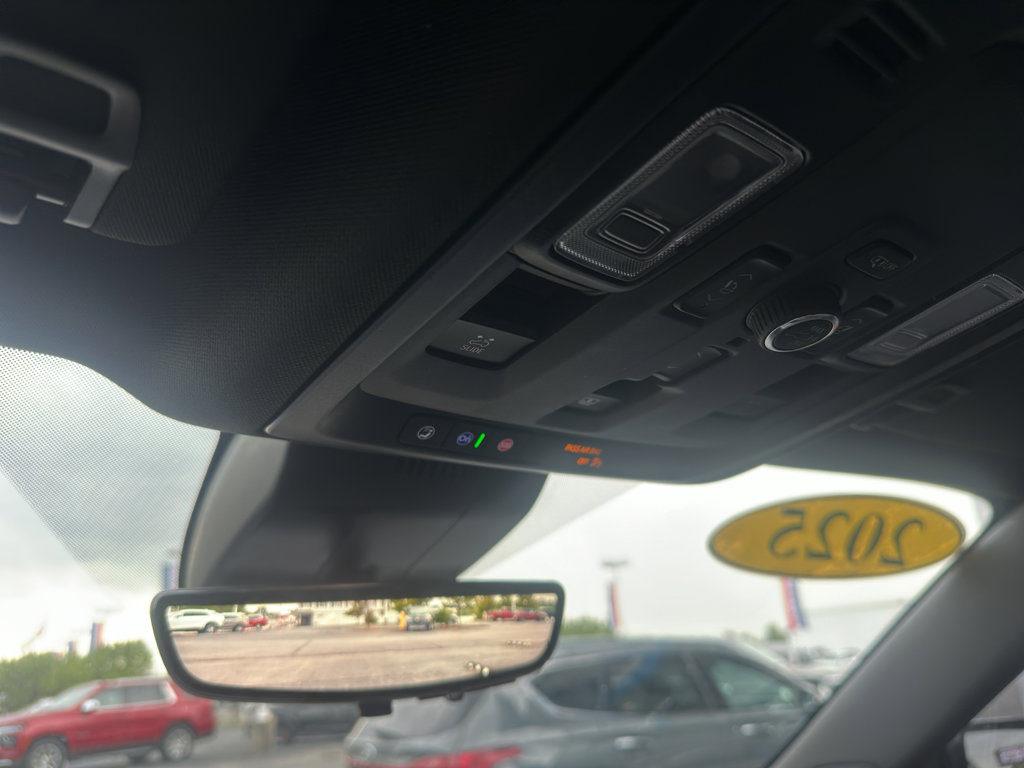 Used 2025 GMC Yukon AT4 Ultimate image 28