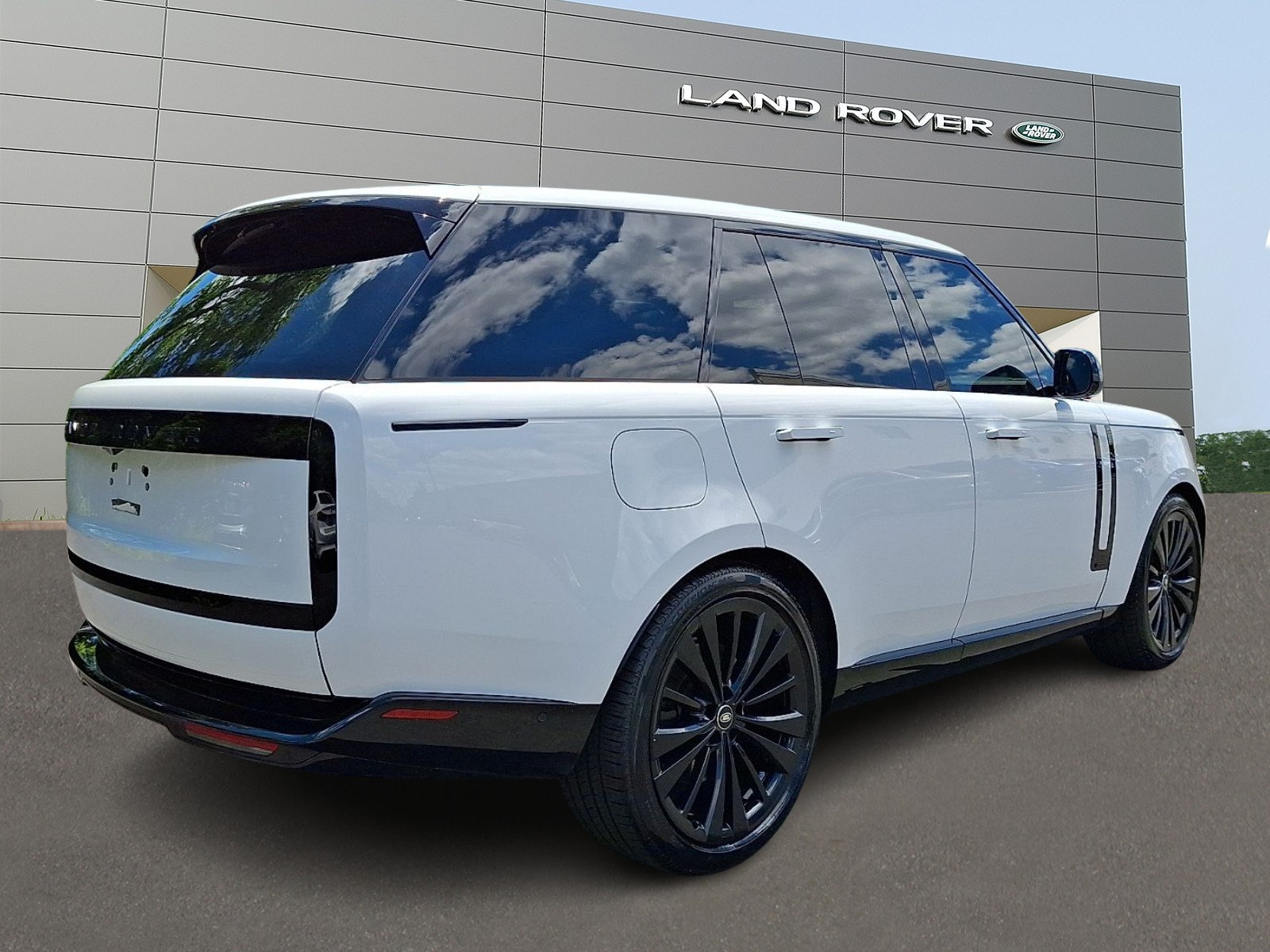 Certified 2023 Land Rover Range Rover Autobiography AWD/4WD image 2