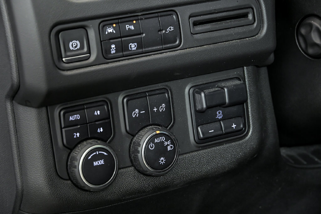 Used 2022 Chevrolet Tahoe RST w/ Sport Performance Package AWD/4WD image 18
