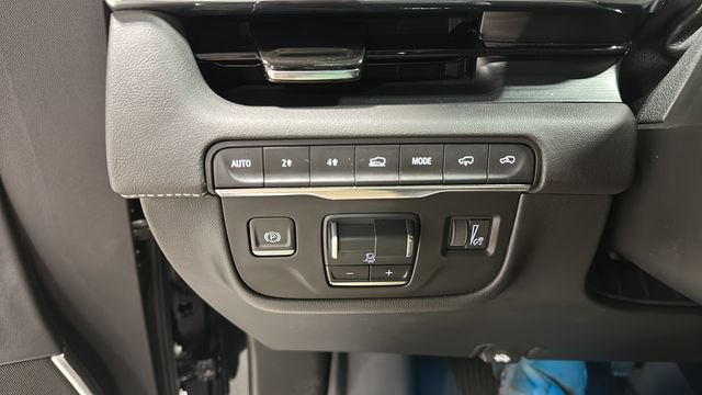 Used 2022 Cadillac Escalade Sport w/ LPO, ONYX Package AWD/4WD image 12