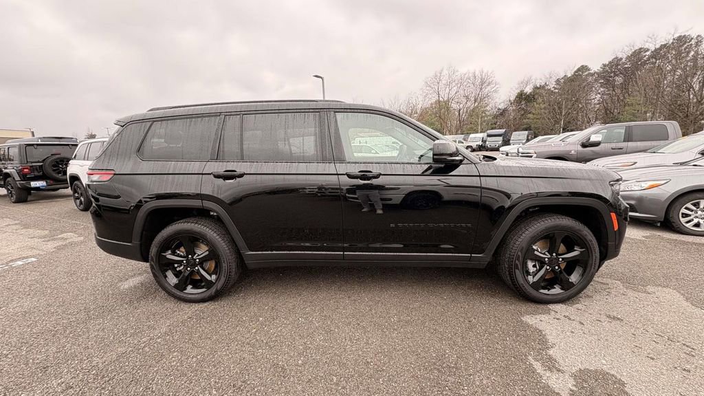 New 2025 Jeep Grand Cherokee L Limited w/ Black Appearance Package AWD/4WD image 8