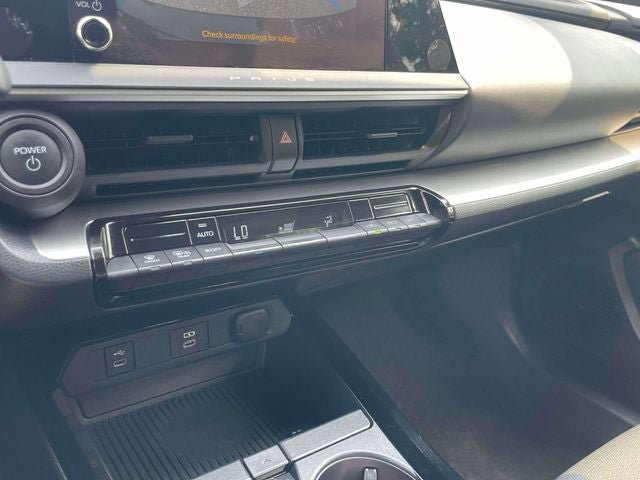 Certified 2025 Toyota Prius LE FWD image 31