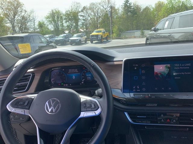 Used 2025 Volkswagen Atlas SE FWD image 24