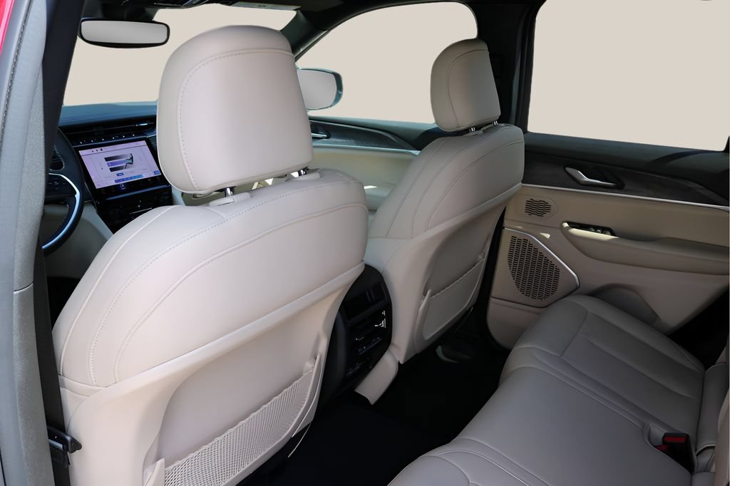 Used 2023 Jeep Grand Cherokee Limited RWD image 15