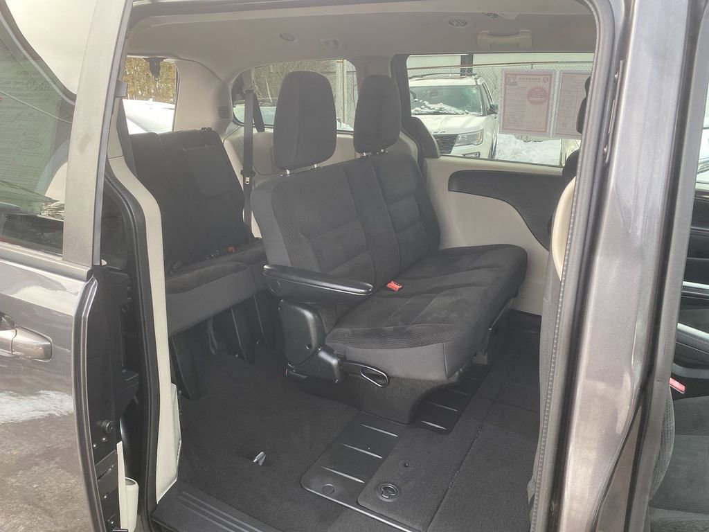 Used 2018 Dodge Grand Caravan SE w/ UConnect Hands-Free Group FWD image 26
