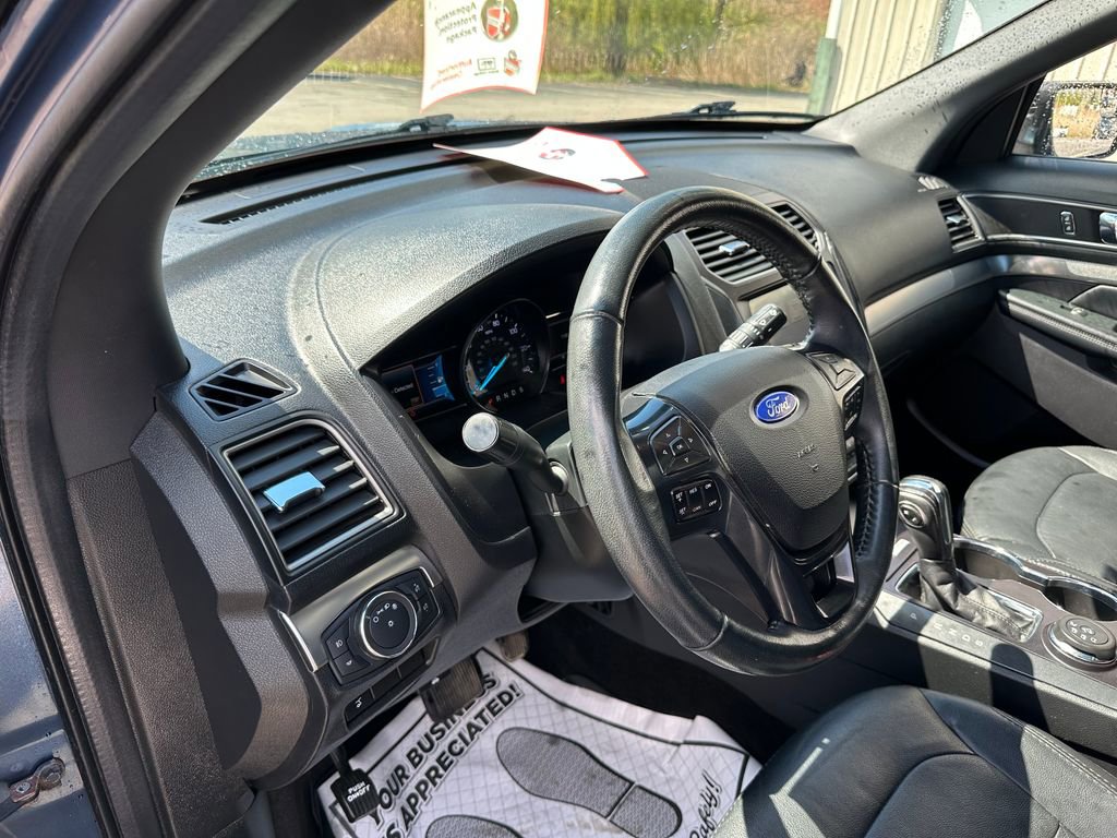 Used 2018 Ford Explorer XLT w/ Equipment Group 202A AWD/4WD image 21