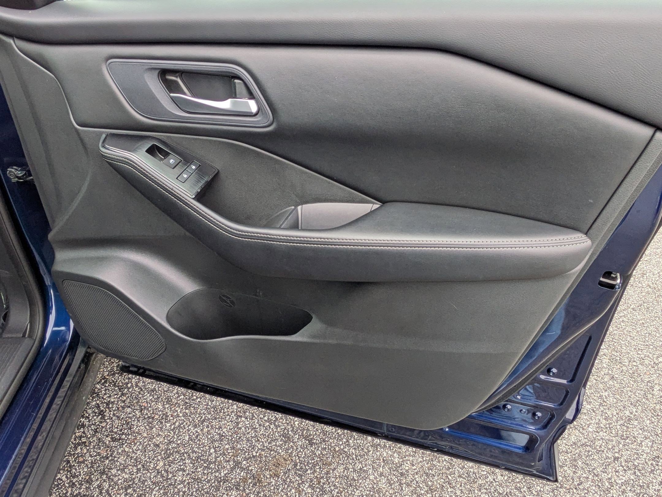 Certified 2024 Nissan Rogue SV image 33