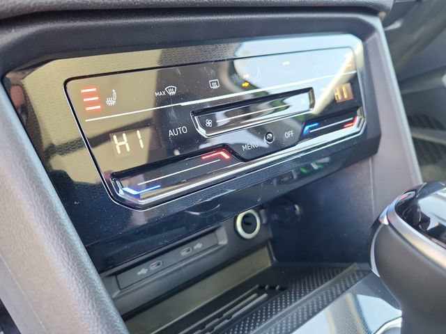 New 2026 Volkswagen Taos SE FWD image 14