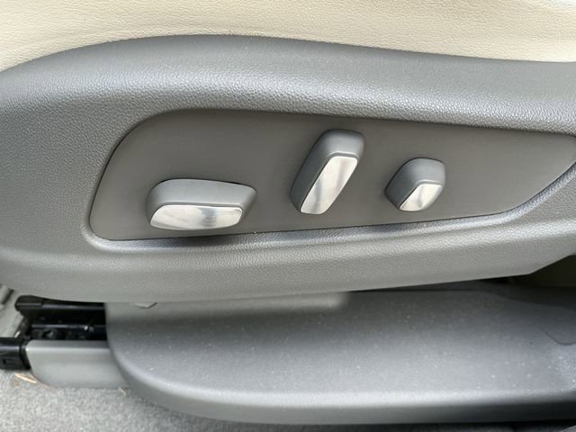 Certified 2022 Cadillac XT5 Premium Luxury image 16