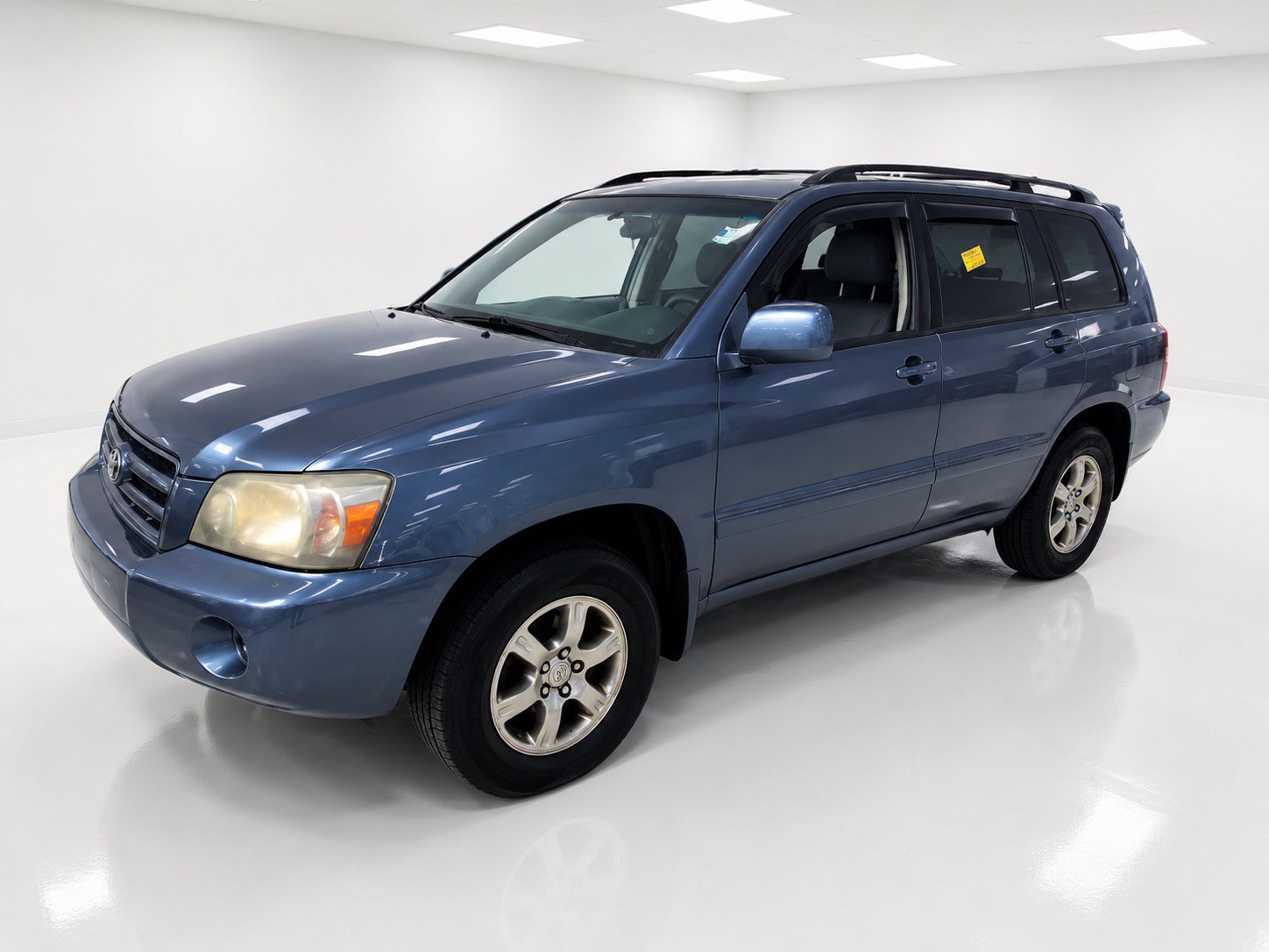 Used 2005 Toyota Highlander 4WD V6 w/ 3rd Row image 1