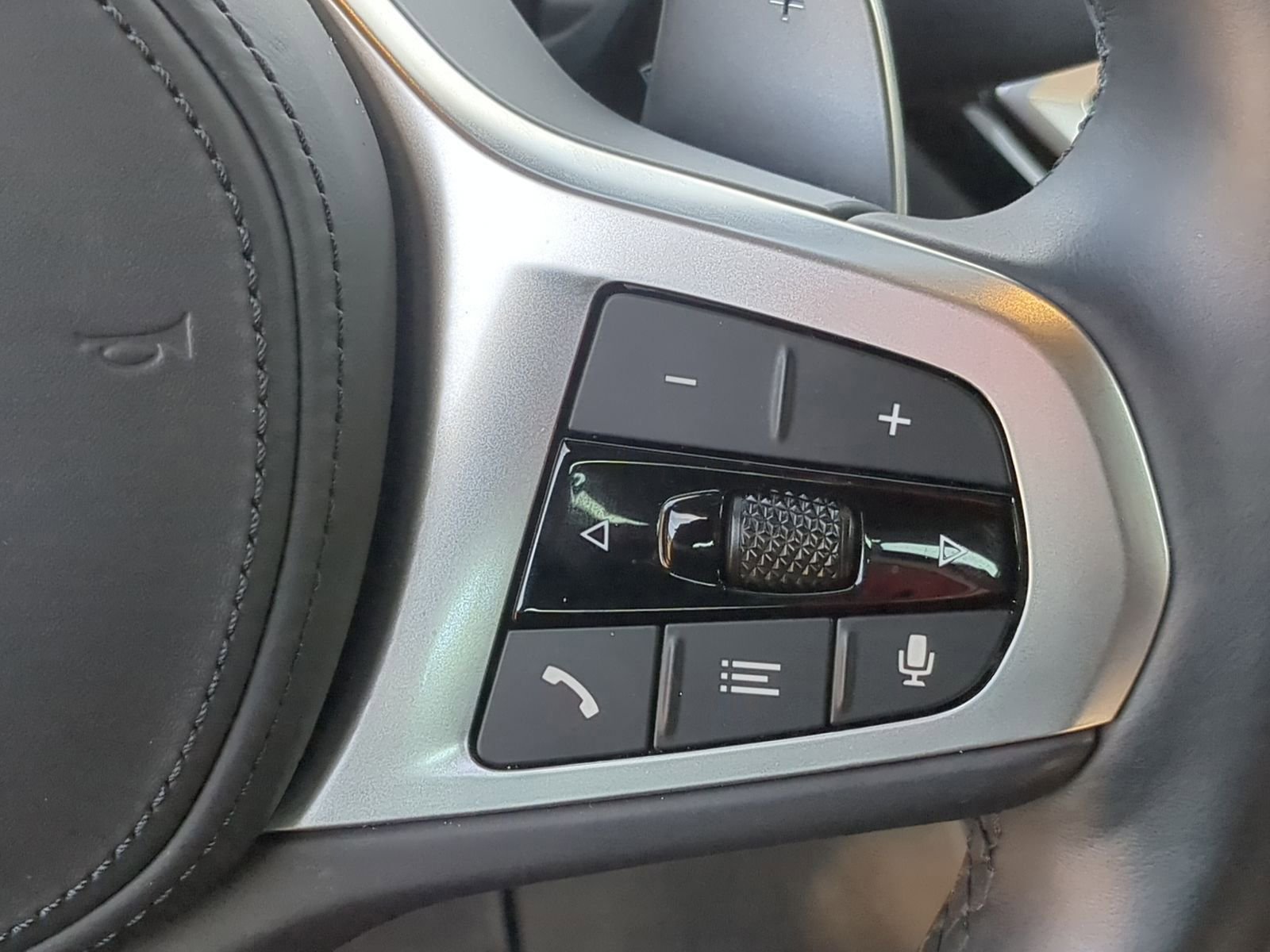 Used 2023 BMW 330i xDrive 330i xDrive w/ M Sport Package image 31