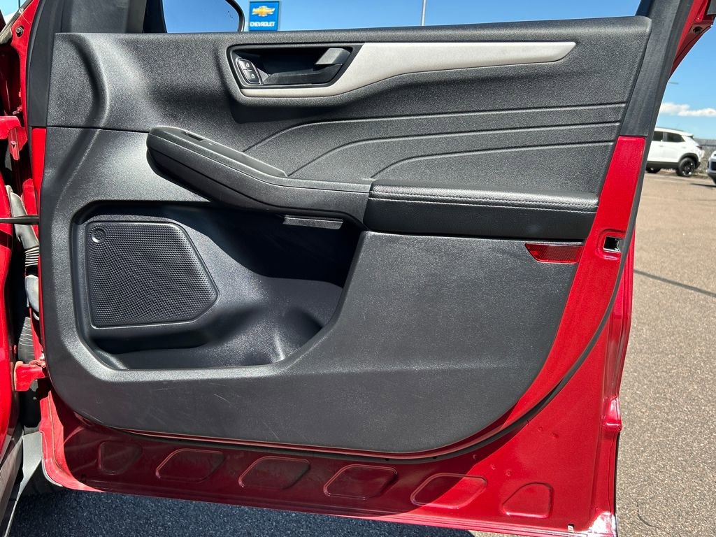 Used 2022 Ford Escape SE w/ SE Sport Appearance Package image 30