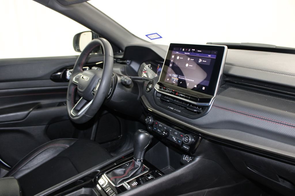 Used 2025 Jeep Compass Trailhawk image 35