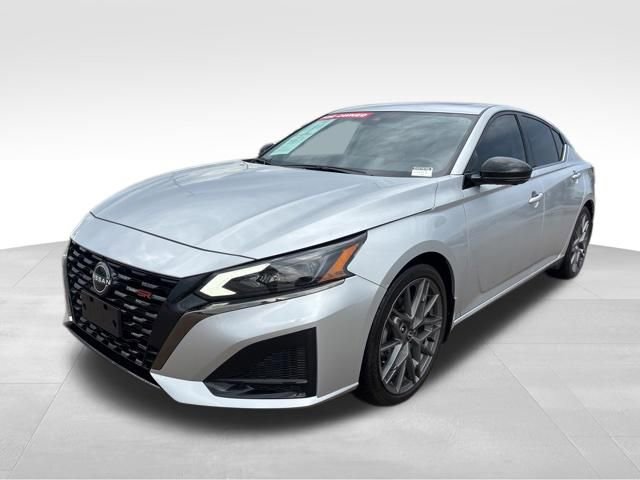 Used 2023 Nissan Altima 2.0 SR FWD image 6