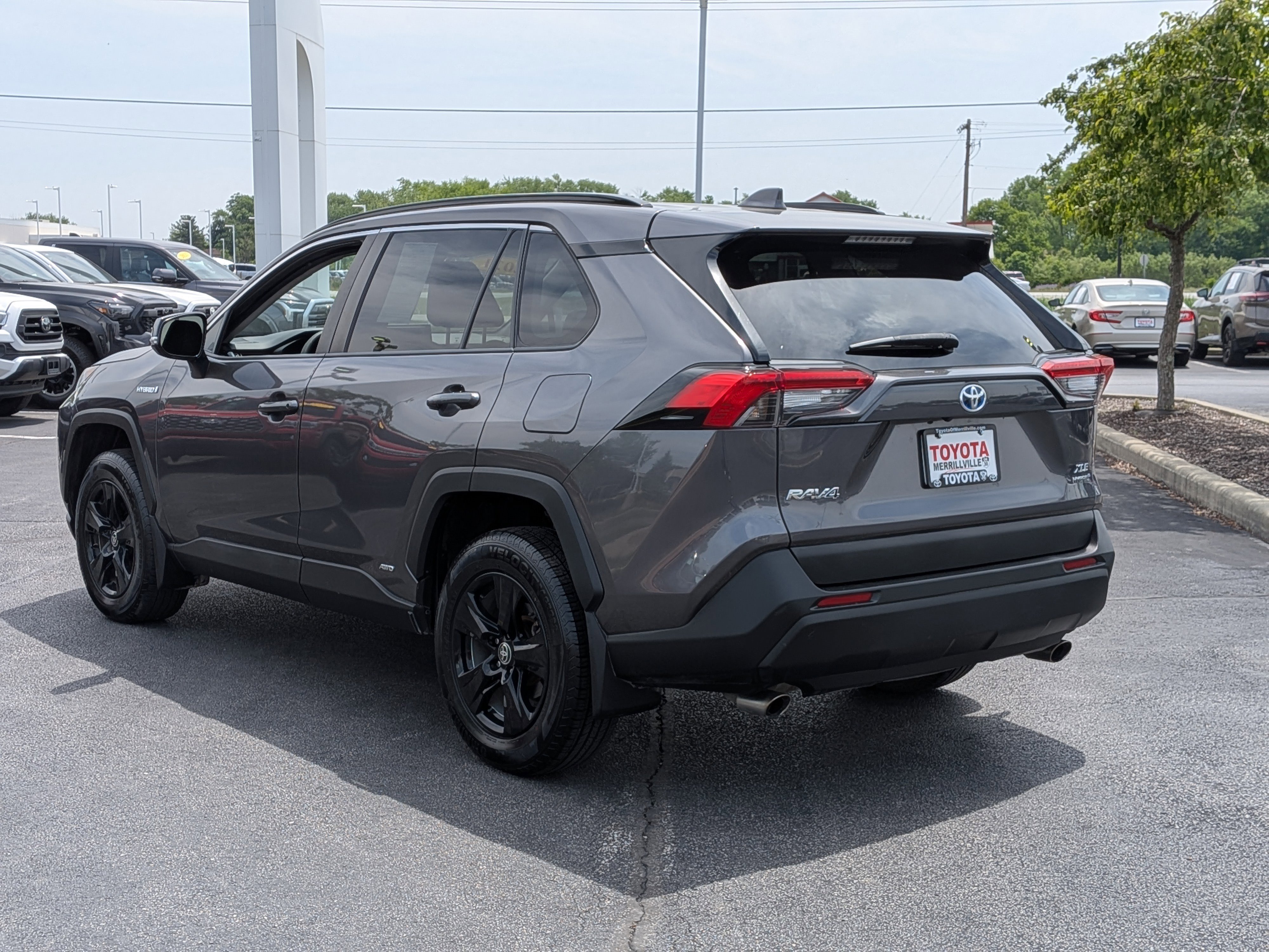 Used 2021 Toyota RAV4 XLE w/ Convenience Package AWD/4WD image 6