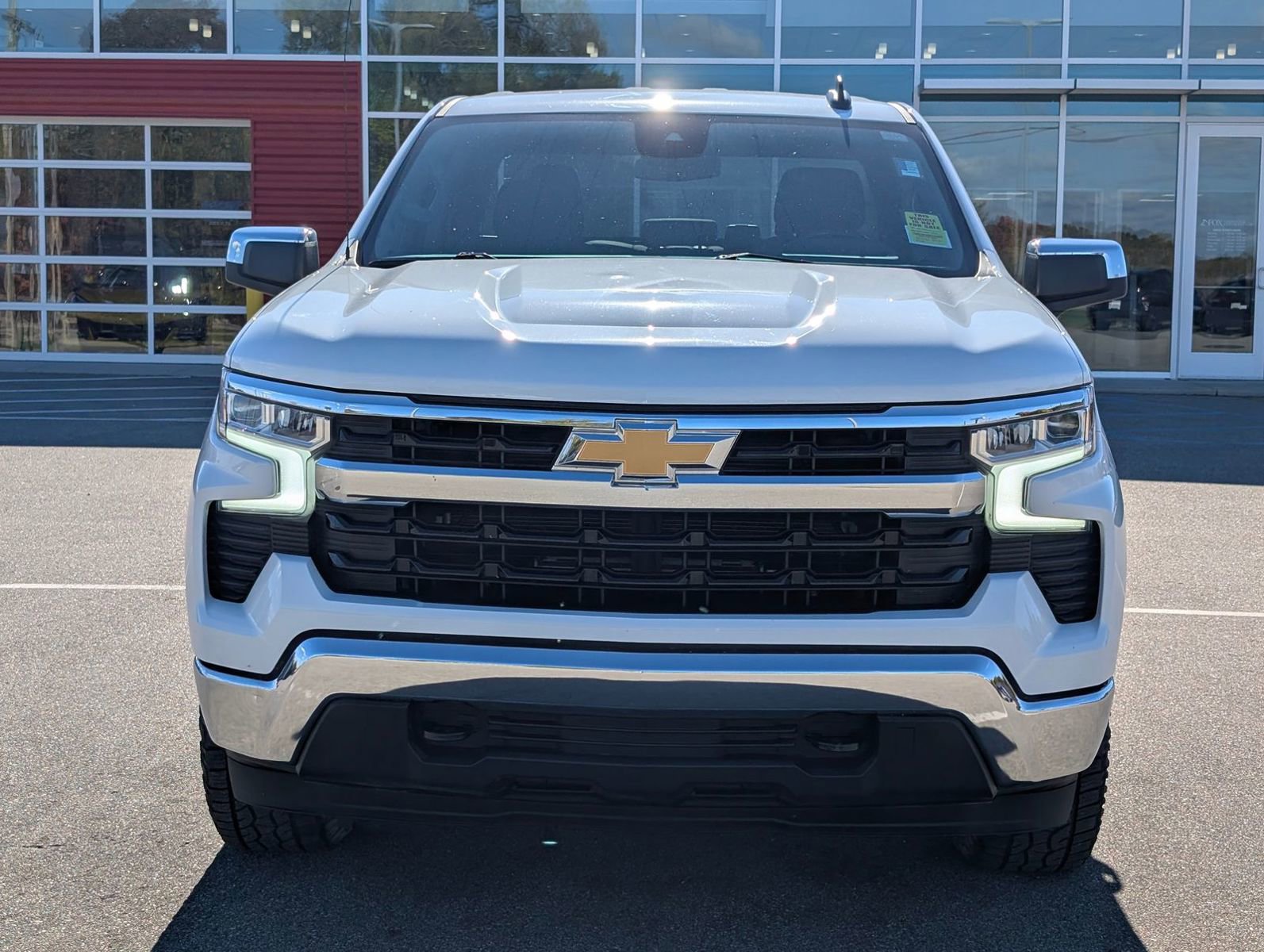 Used 2022 Chevrolet Silverado 1500 LT image 2