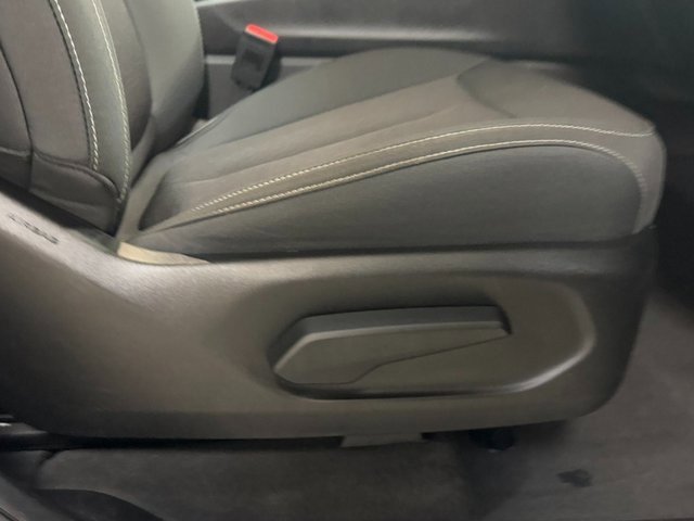 Used 2023 Jeep Grand Cherokee Laredo w/ Luxury Tech Group I image 41