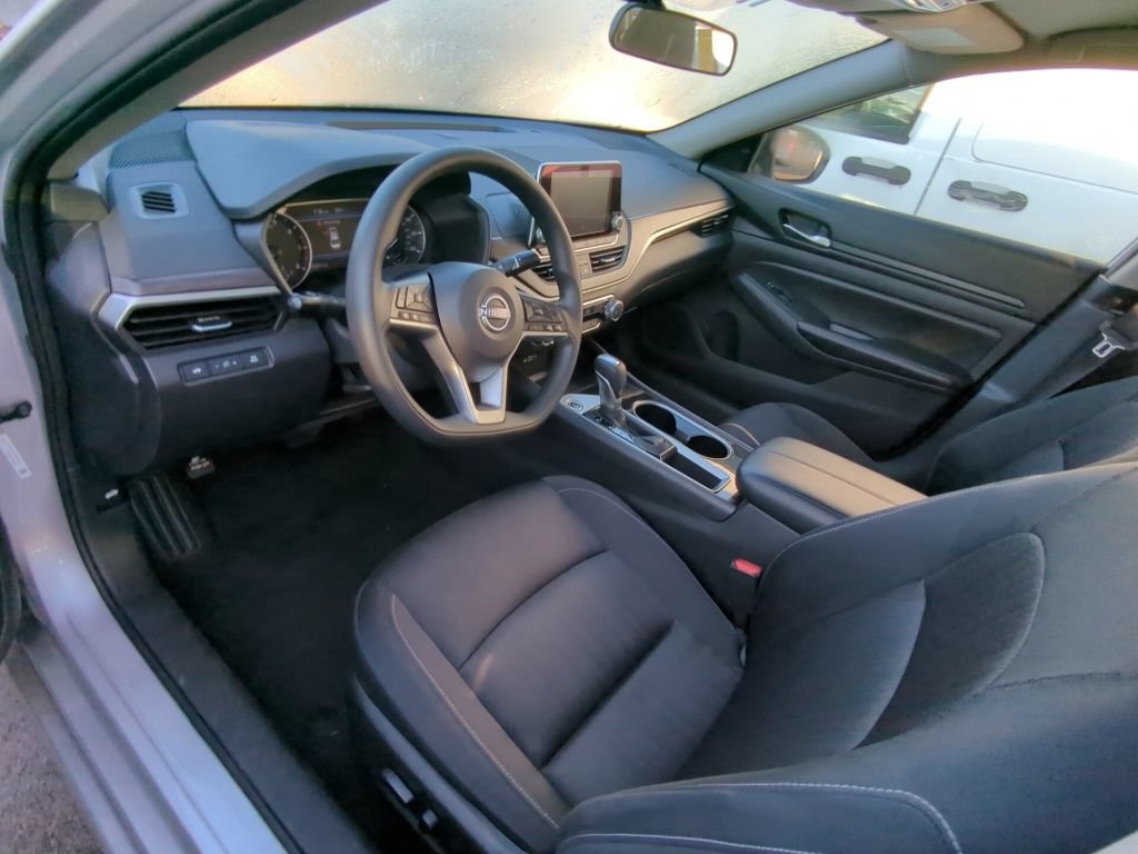 Used 2024 Nissan Altima 2.5 SV FWD image 7