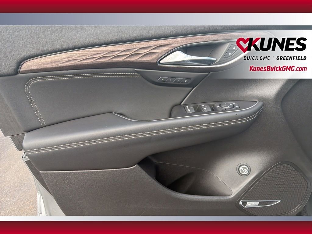Used 2023 Buick Envision Avenir image 23