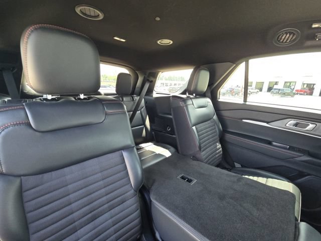 Used 2025 Ford Explorer ST-Line w/ ST-Line Street Pack AWD/4WD image 19